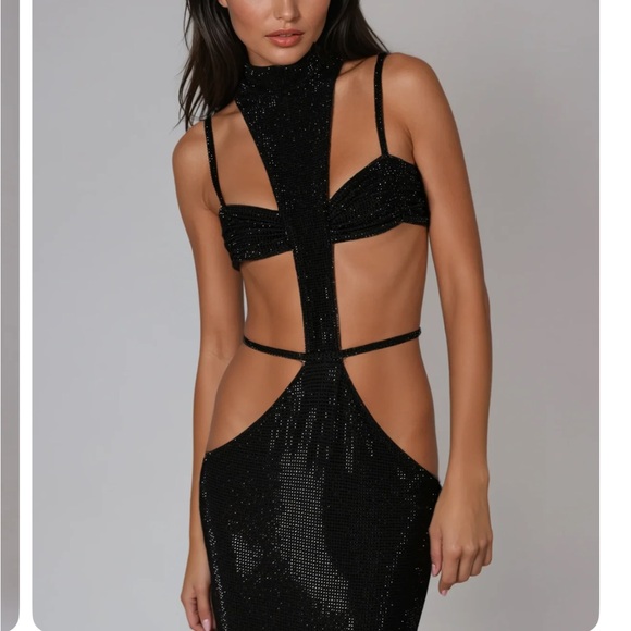 Elegant Black Maxi Dress - Picture 2 of 2